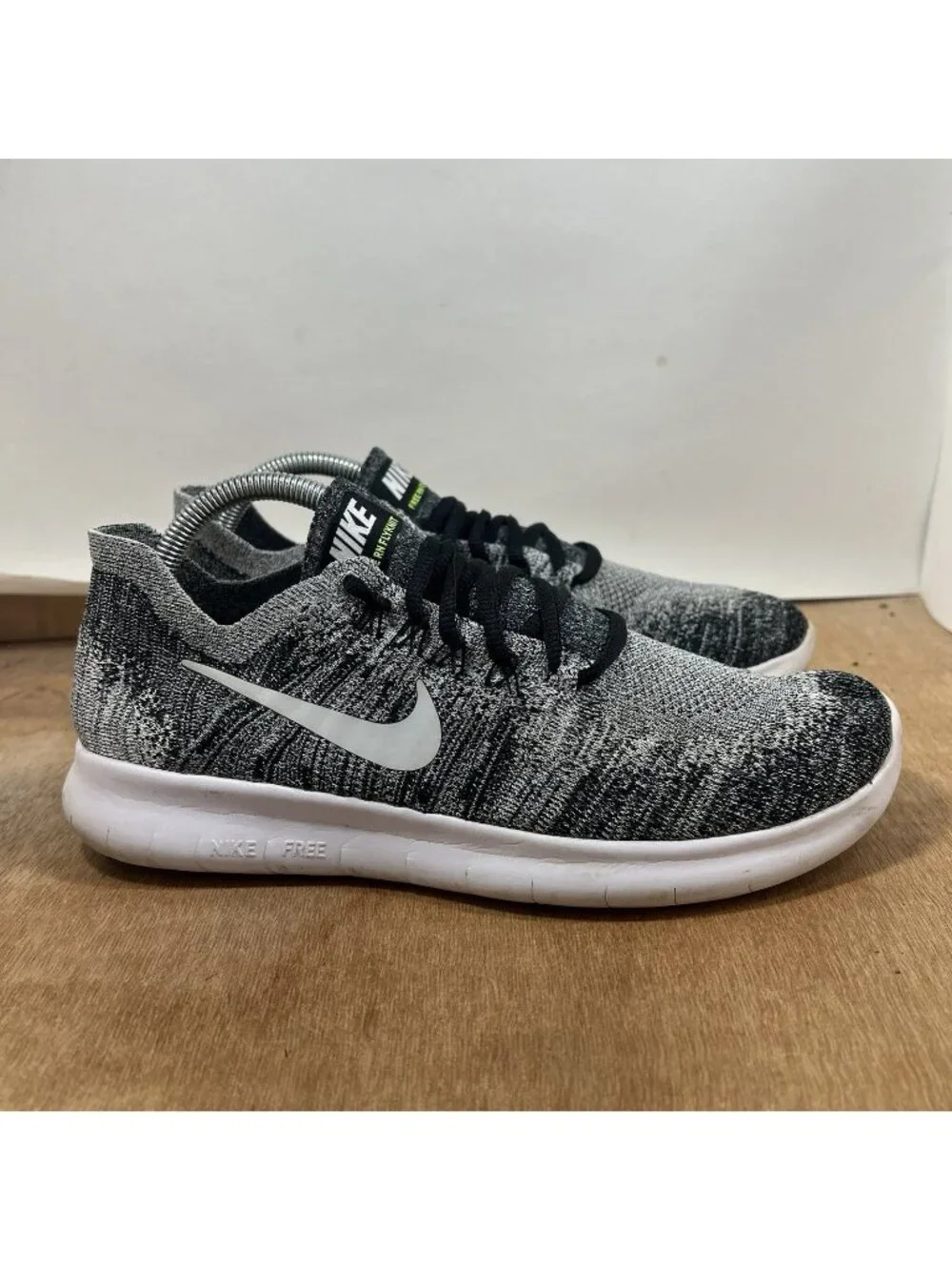 Nike Free RN Flyknit Women Size 10 Running Shoes Oreo Black White 880844-003